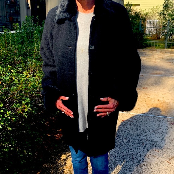 3/4 wool coat with angora (rabbit fur) collar and cuffs, excellent condition. - Picture 6 of 7